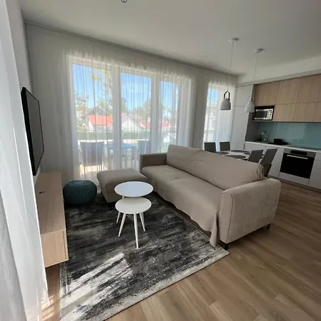 Platan Garden Koezvetlen Vizparti Apartman Apartment Balatonboglar