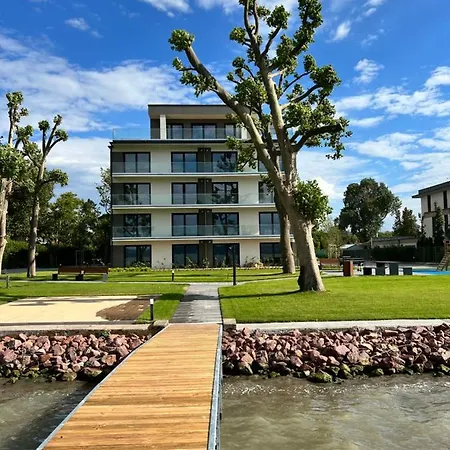Apartment Platan Garden Koezvetlen Vizparti Apartman Balatonboglar